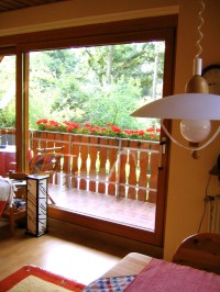 Bild 5 Blick vom Essplatz zur Loggia - Bild 5: XXL-Apartment - Große sonnige Ferienwohnung Berlin Gatow 70m²