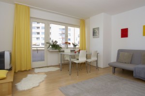 Bild: Zentral! Geräumiges 2-Zi.-Apartment (57 qm) - (007) English text below
